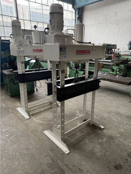 30 TON HİDROLİK ATÖLYE PRESİ