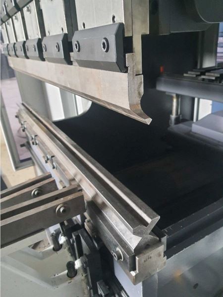 Baykal APHS 1250 X 40 Ton Cnc Abkant Pres