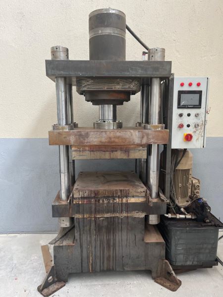 150 TON KOLONLU 620x620 TABLA FULL OTOMATİK KAUÇUK PRESİ