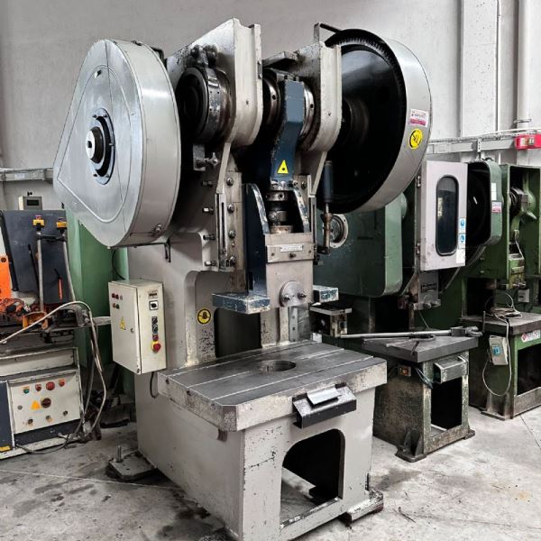 AKSÜT MARKA 125 TON ÇELİK GÖVDE EKSANTRİK PRES