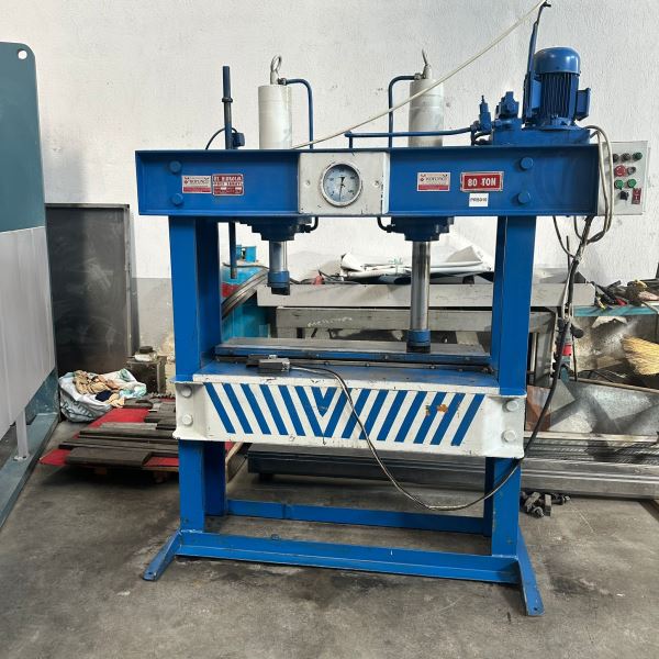 ÖZHİDROLİK Marka 80 Ton Çift Silindirli Hidrolik Pres