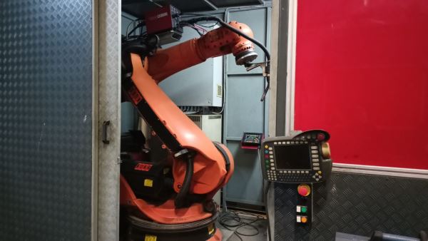 Robotlu Döner Tablalı (Kabinli) – KUKA KRC1Gazaltı Kaynak