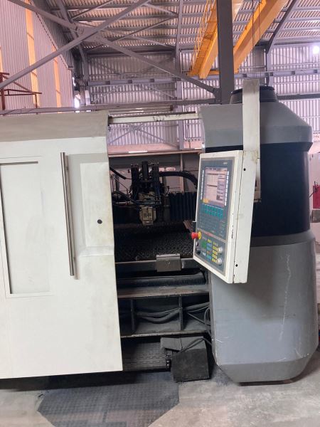 ERMAKSAN 1500 x 3000 MM 2 KW ÇİFT TABLA FİBER LAZER