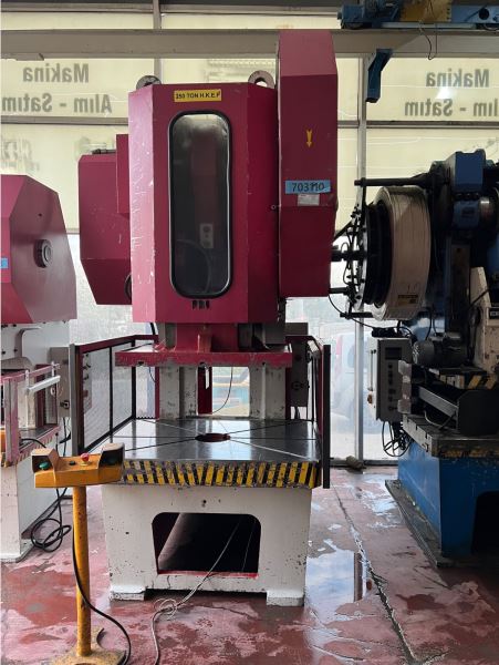 ÖZ-SAN 250 TON HAVA KAVRAMALI PRES