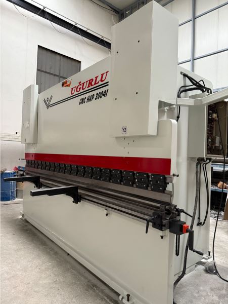Uğurlu 4 Metre 300 Ton Cnc Abkant Pres