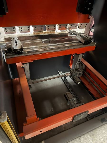 ZENOVA CNC 1600 x 60 TONLUK HİDROLİK ABKANT