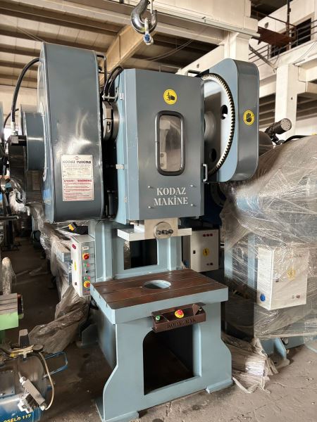 ÖZEL FİYATLAR İLE STOKTAN KODAZ HAVA KAVRAMALI 40 TON EKSANTRİK PRESLER