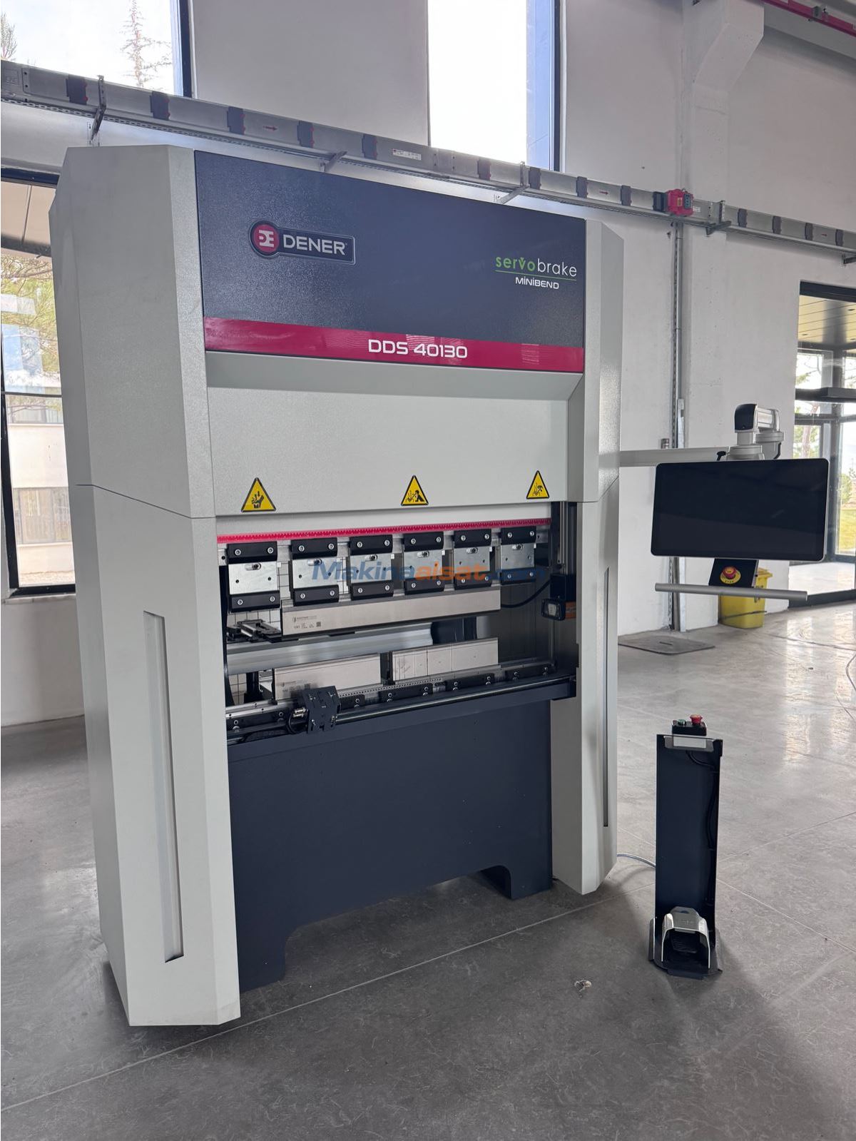 DENER 1300 x 40 TON SERVO VİDALI ABKANT PRES