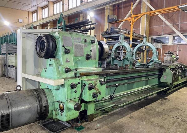 Centre Lathe TOS SU 80A/5000