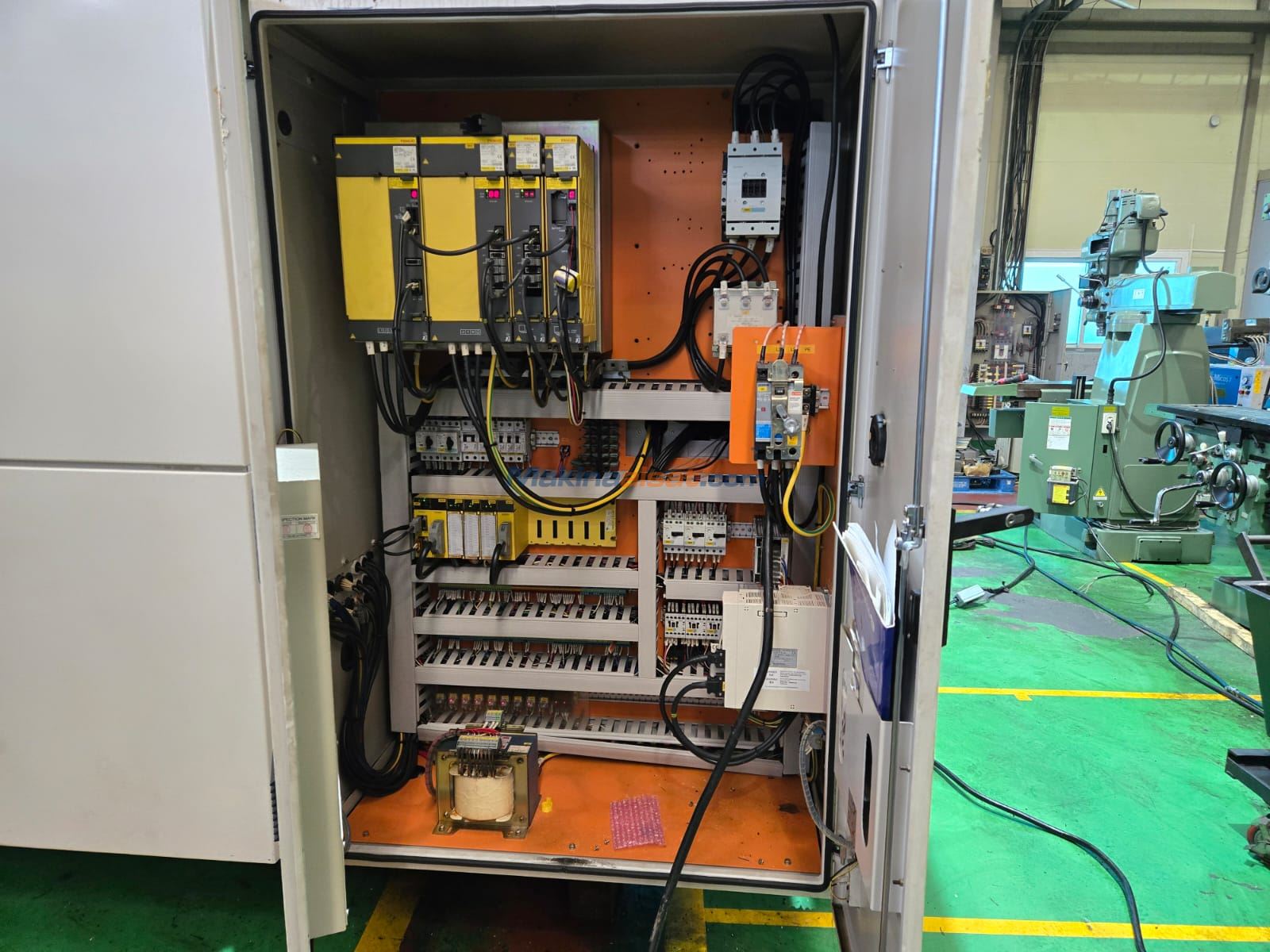 Doosan Puma 300LMB C eksen 6 Canlı takım CNC Torna