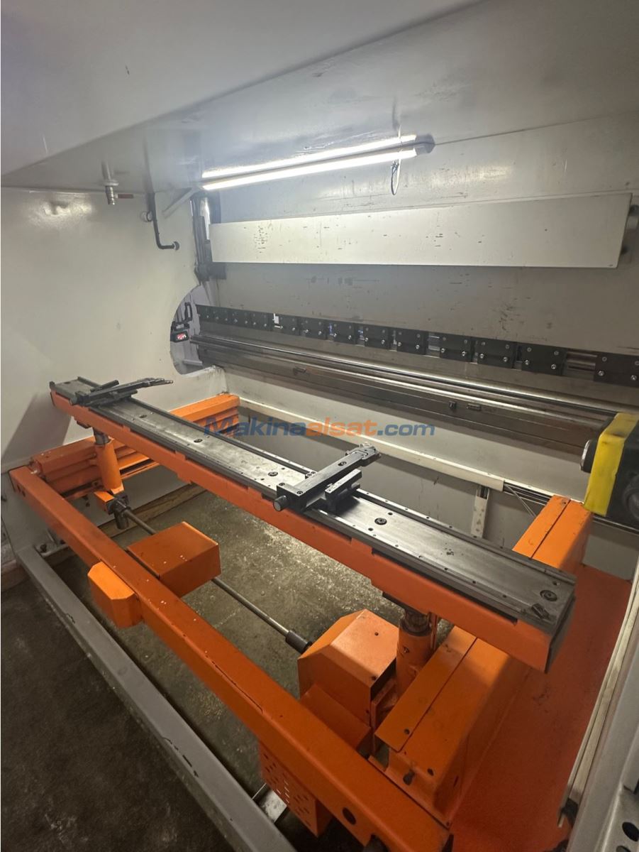 ERMAKSAN 3100 x 135 TON  4 EKSEN Abkant Pres