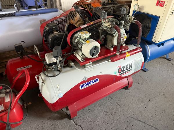 ÖZEN TK-200 PİSTONLU KOMPRESÖR