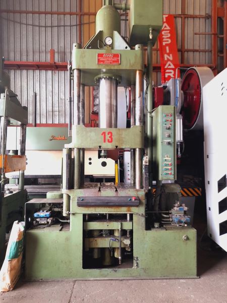 ÖZKOÇ 160 TON 750 x 520 TABLA STROK 700 HİDROLİK PRES