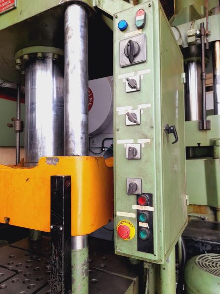 ÖZKOÇ ÇİFT TESİRLİ 180 TON 740 x 510 TABLA HİDROLİK PRES