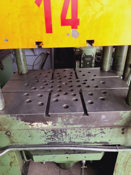 ÖZKOÇ ÇİFT TESİRLİ 180 TON 740 x 510 TABLA HİDROLİK PRES