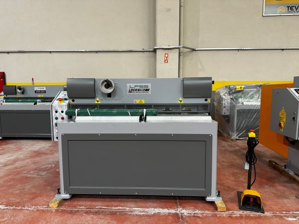 ŞAHİNLER LRGM 1350X3 MM. REDÜKTÖRLÜ GİYOTİN MAKAS