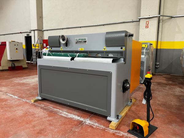 ŞAHİNLER LRGM 1350X3 MM. REDÜKTÖRLÜ GİYOTİN MAKAS