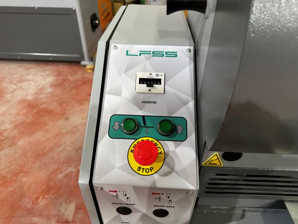 ŞAHİNLER LRGM 1350X3 MM. REDÜKTÖRLÜ GİYOTİN MAKAS
