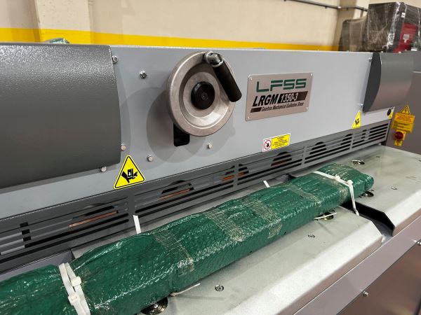 ŞAHİNLER LRGM 1350X3 MM. REDÜKTÖRLÜ GİYOTİN MAKAS