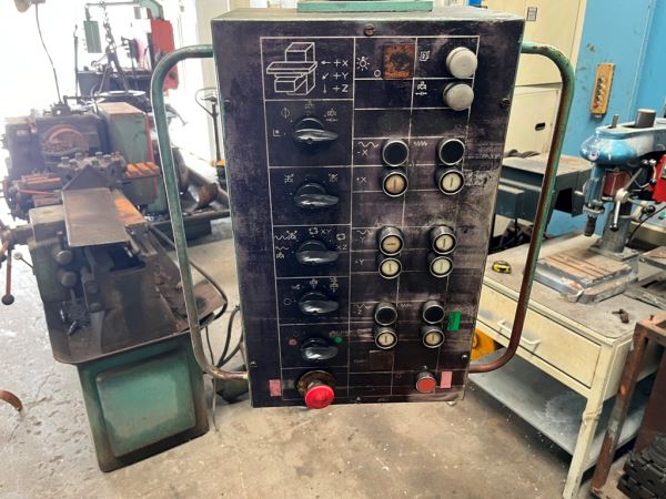 TAKSAN FSS 400 V-2 FREZE