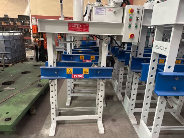 STOKTAN TAKASLI 15 TON SWİÇLİ OTOMATİK MODEL PRES