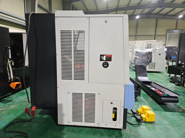 2011 Model DOOSAN PUMA 240B CNC TORNA