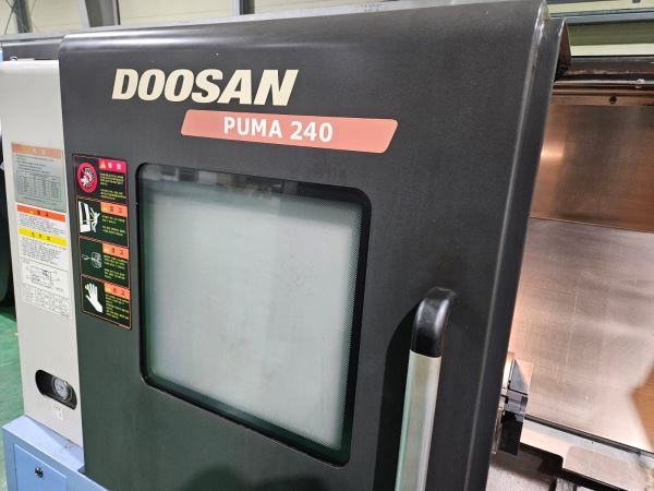 2011 Model DOOSAN PUMA 240B CNC TORNA