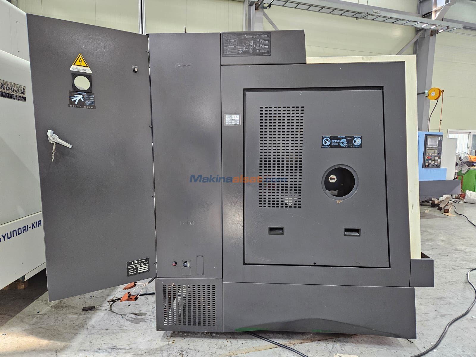 Hwacheon HI-TECH 400 15" CNC Torna