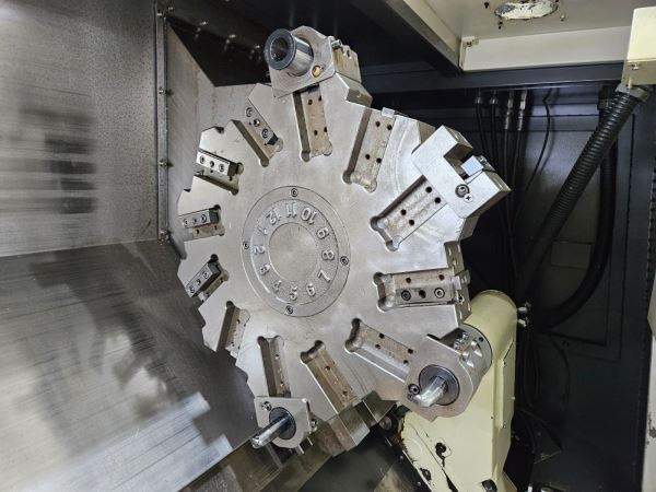 Hwacheon HI-TECH 400 15" CNC Torna