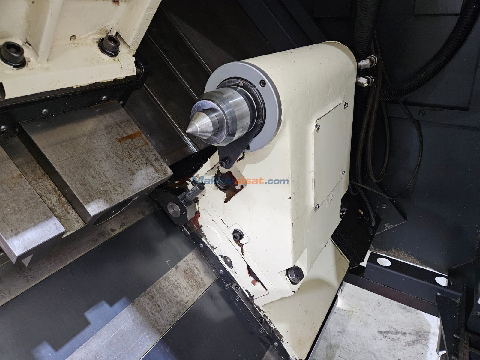 Hwacheon HI-TECH 400 15" CNC Torna