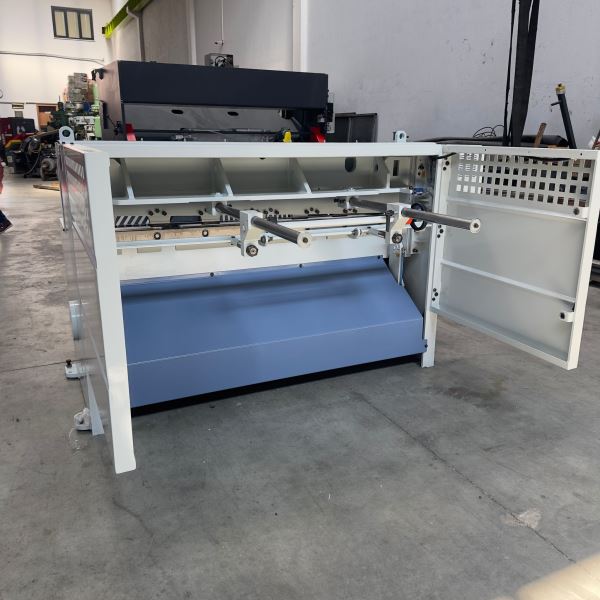 SAYMAK SRGM-H 1560x3 (SIFIR) REDÜKTÖRLÜ GİYOTİN MAKAS