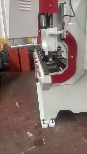 İnanlar 3 Metre 120 Ton Cnc Abkant Pres