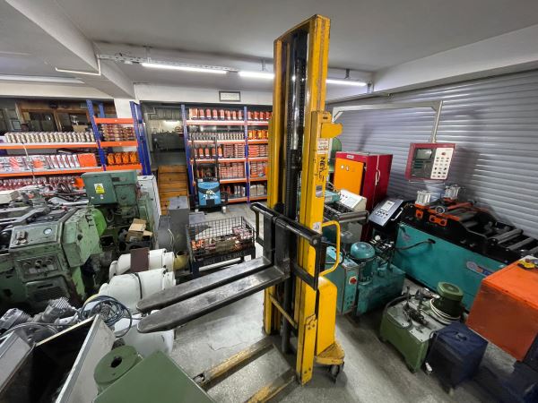 1 TONLUK ELEKTRİKLİ TRANSPALET