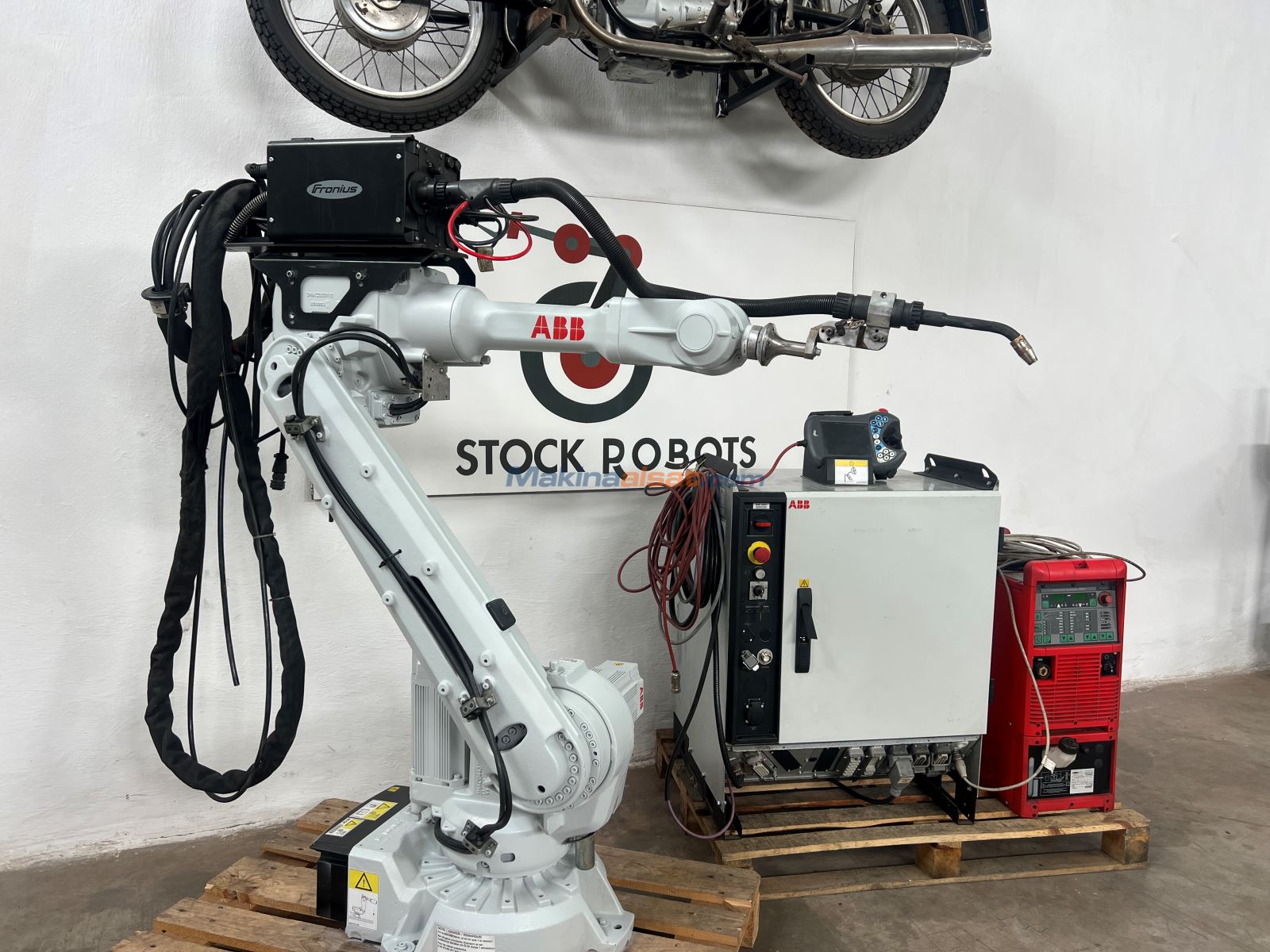 ABB IRB2600/12-1.85 IRC5 + FRONIUS TPS 4000