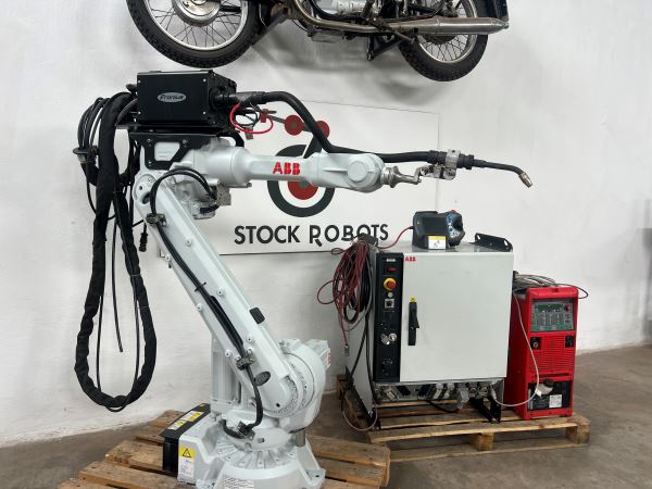 ABB IRB2600/12-1.85 IRC5 + FRONIUS TPS 4000