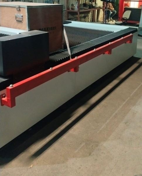 ÇİN MALİ 1500 x 3000  3 KW FİBER LAZER