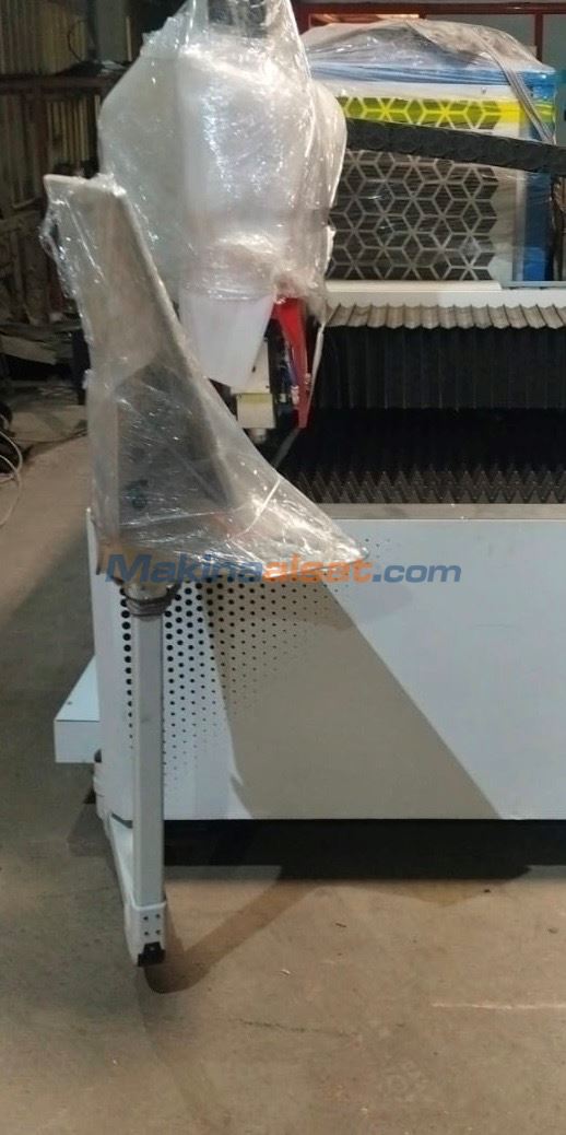 ÇİN MALİ 1500 x 3000  3 KW FİBER LAZER