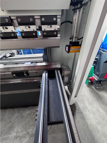 DENER PUMA 3100 x 135 TON  (2 EL ) CNC ABKANT