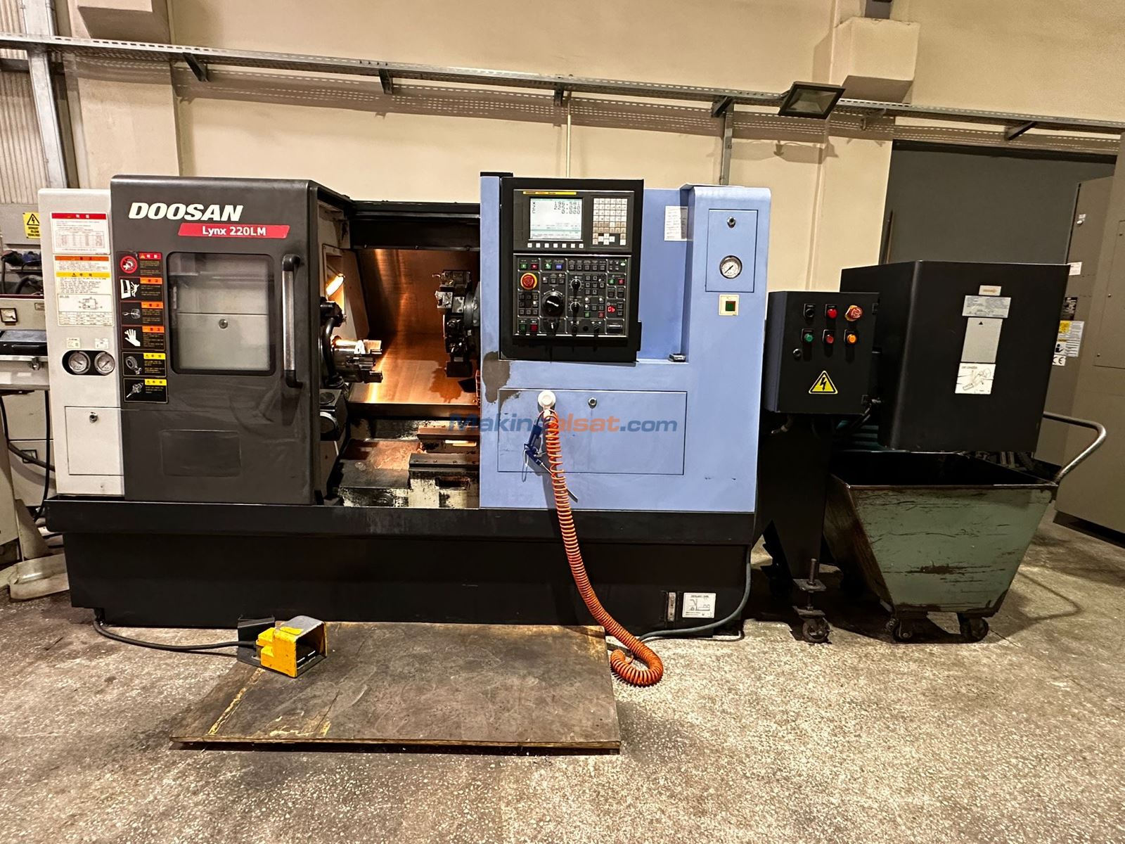 DOOSAN Lynx 220LM / C EKSEN /4 adet Canlı Takım CNC Torna