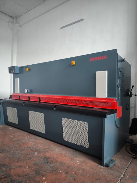 DURMAZLAR DHGM 300*6 MM HİDROLİK GİYOTİN MAKAS
