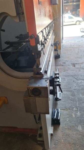 ERMAKSAN 2100 x 80 TON CNC ABKANT PRES