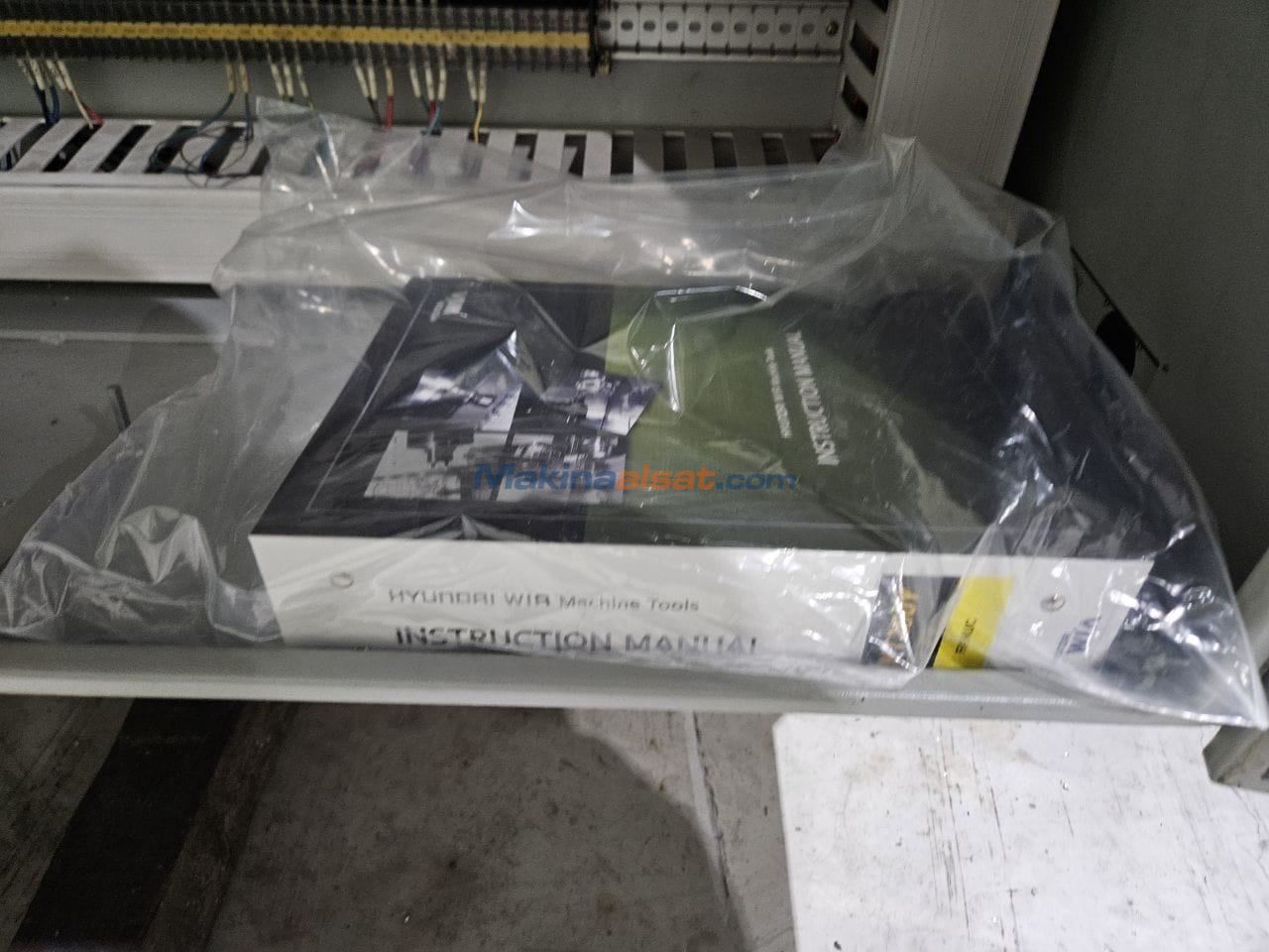 Hyundia SKT250Y ( C ve Y Eksen ) 2009 CNC Torna