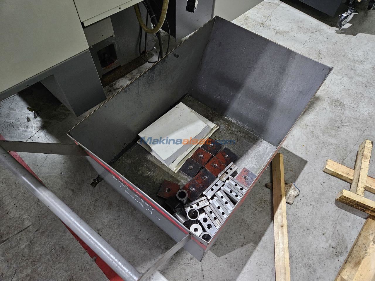 Hyundia SKT250Y ( C ve Y Eksen ) 2009 CNC Torna