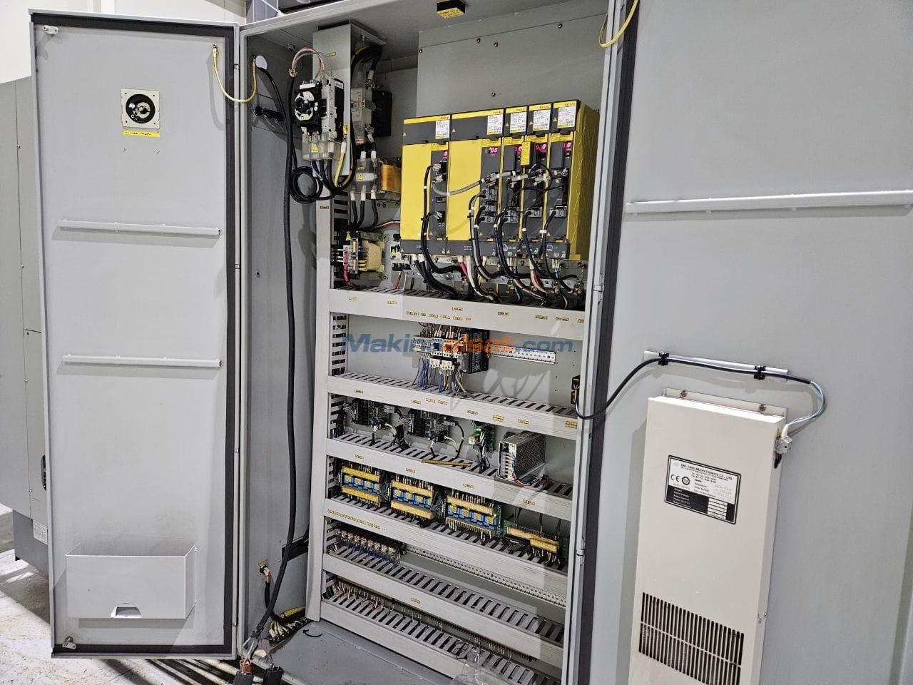 Hyundia SKT250Y ( C ve Y Eksen ) 2009 CNC Torna