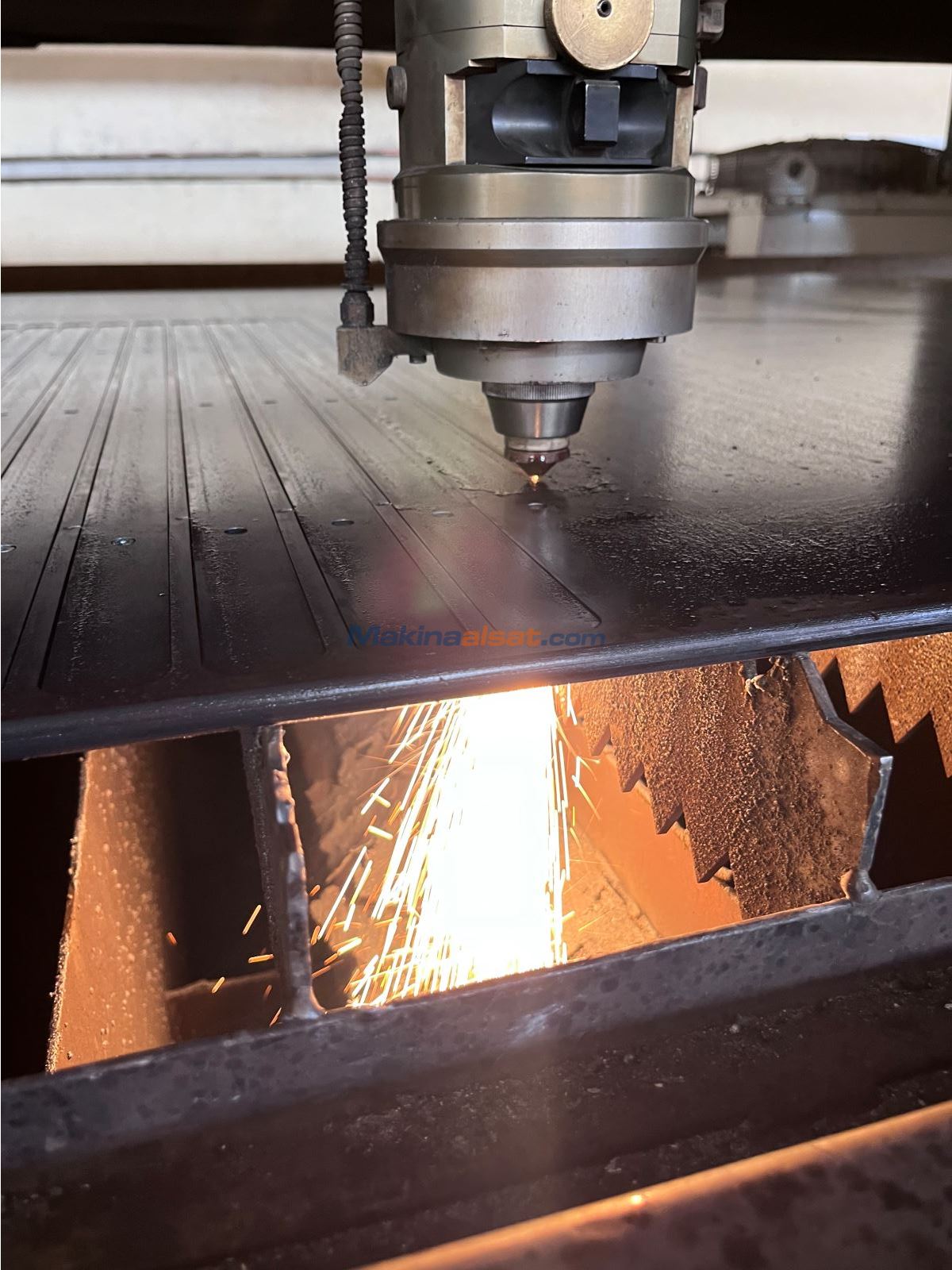 LVD SIRIUS 3015 4KW Lazer Kesim
