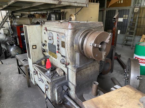 Poreba (Polonya) 9000 mm Boy 1400 mm Ağır Tip Çap Torna