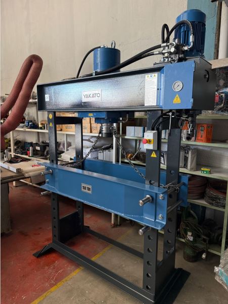 YAKATO 150 Ton Kollu Motorlu Gezer Piston Hidrolik Atölye Presi