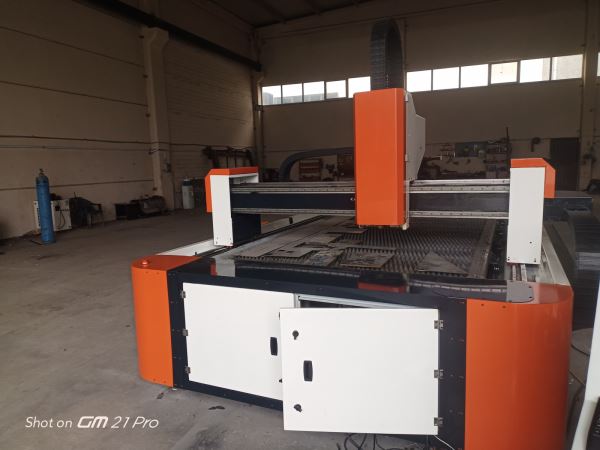 YERLİ MALI 1500x3000 MM 6 kW ÇİFT TABLA FİBER LAZER