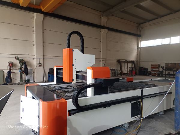 YERLİ MALI 1500x3000 MM 6 kW ÇİFT TABLA FİBER LAZER