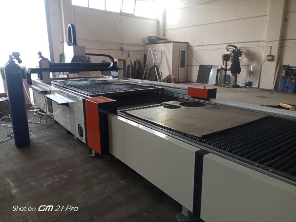 YERLİ MALI 1500x3000 MM 6 kW ÇİFT TABLA FİBER LAZER